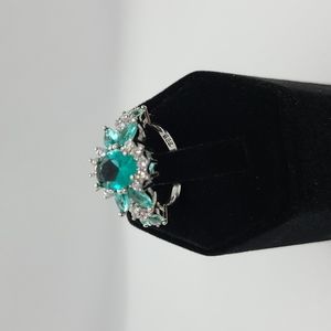 Womens Size 6 aqua topaz oval Cut ring